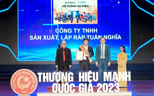 Xe điện Before All nhận giải thưởng top 10 thương hiệu mạnh quốc gia 2023 ảnh 1