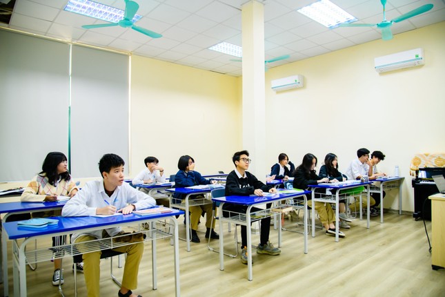 Hà Nội: Trường THPT Nguyễn Văn Huyên thông báo tuyển sinh lớp 10 đợt 2 ảnh 2