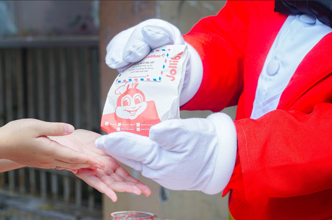 Jollibee Việt Nam cảm ơn những tình nguyện viên đã tiếp sức cùng sĩ tử tự tin vượt qua mùa thi ảnh 4