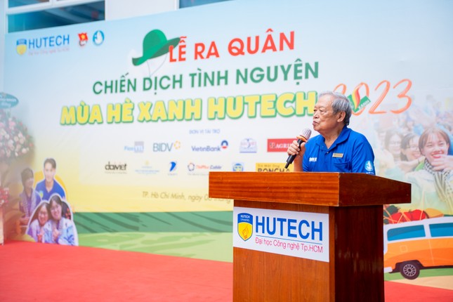 Lễ xuất quân chiến dịch Mùa Hè Xanh HUTECH 2023: Áo xanh rực rỡ, hừng hực khí thế ngày lên đường ảnh 2