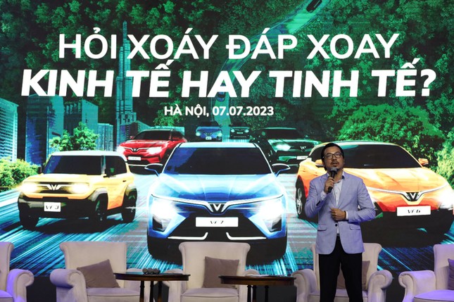 Người dùng kể chuyện mua xe điện VinFast xong… thừa tiền ảnh 1