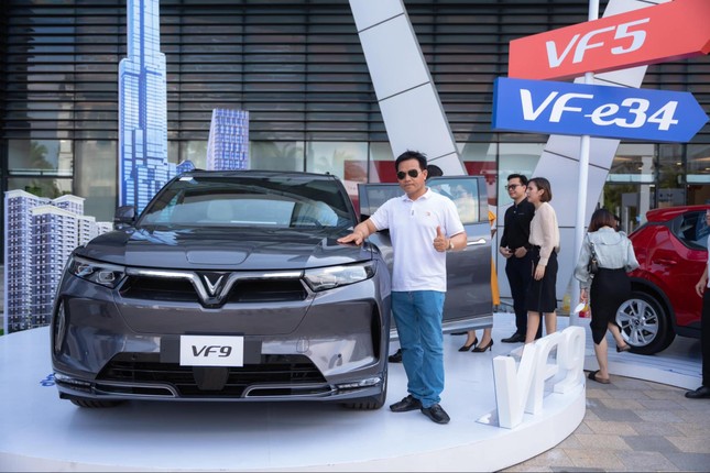 VF 6, VF 7 gây ấn tượng mạnh với người dân Hải Phòng tại triển lãm 'VinFast - Vì tương lai xanh' ảnh 9
