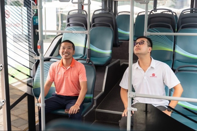 VF 6, VF 7 gây ấn tượng mạnh với người dân Hải Phòng tại triển lãm 'VinFast - Vì tương lai xanh' ảnh 6