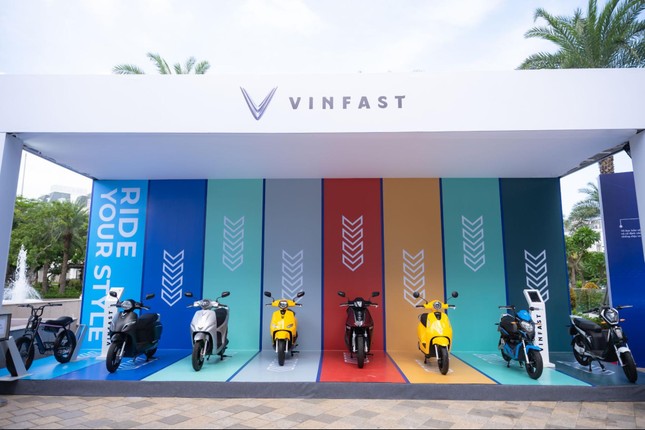 VF 6, VF 7 gây ấn tượng mạnh với người dân Hải Phòng tại triển lãm 'VinFast - Vì tương lai xanh' ảnh 4