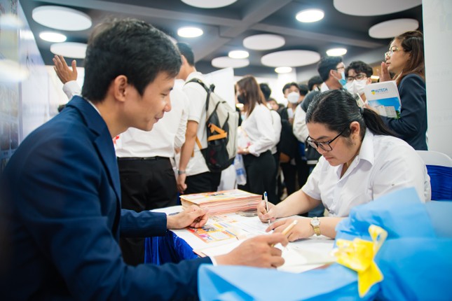 Doanh nghiệp Nhật có nhu cầu tuyển dụng lớn trong ngày hội việc làm tại HUTECH ảnh 3