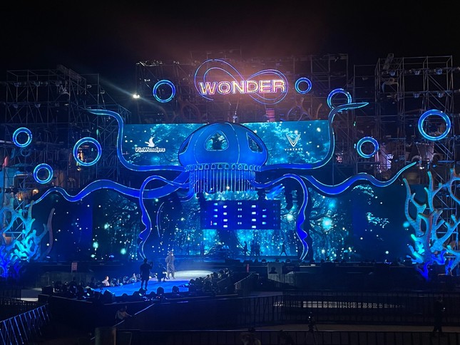 Hé lộ sân khấu tổng duyệt 8Wonder của Charlie Puth và dàn sao Việt trước giờ G ảnh 13