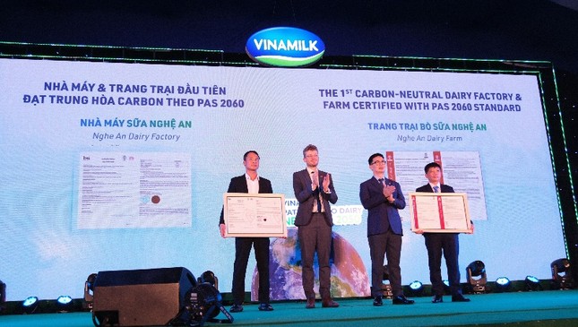 Để có các mô hình 'Trang trại sinh thái', 'Trung hòa carbon', Vinamilk đã chuẩn bị như thế nào? ảnh 1