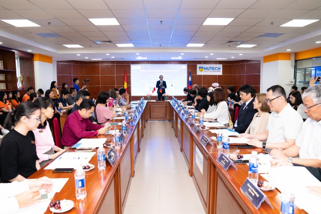 HUTECH ký hợp tác cùng 11 trường ĐH uy tín Đài Loan (Trung Quốc) ảnh 2