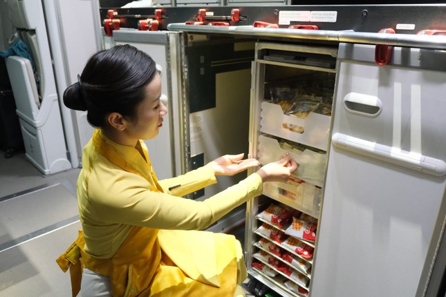 'Theo chân' quy trình quyên góp suất ăn hàng không của Vietnam Airlines ảnh 2