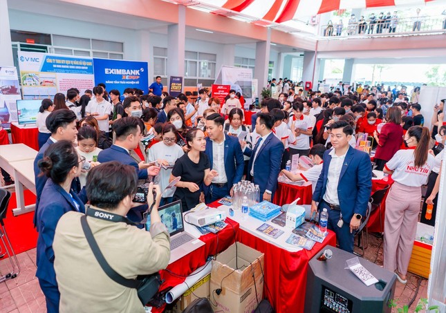 Doanh nghiệp tại Tây Nguyên, Đà Nẵng, Cần Thơ tiếp xúc với ứng viên chất lượng từ FPT Polytechnic ảnh 4