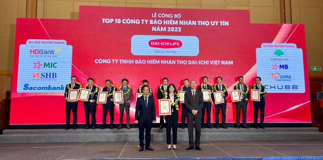 Dai-ichi Life Việt Nam đạt danh hiệu 'Top 10 Công ty bảo hiểm Nhân thọ Uy tín' hai năm liên tiếp ảnh 1