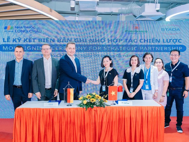 FPT Long Châu và STADA Việt Nam hợp tác toàn diện chăm sóc sức khỏe người Việt ảnh 1