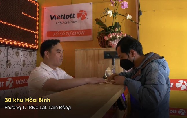 Ông chủ trẻ ở Đà Lạt thu trăm triệu mỗi ngày nhờ kinh doanh vé số Vietlott ảnh 1