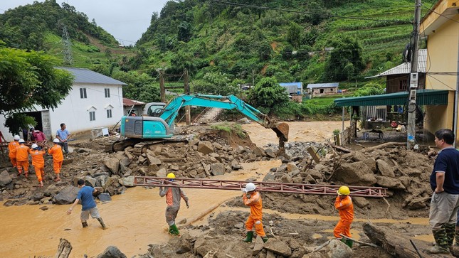 Huyện Mù Cang Chải đã được cấp điện trở lại ảnh 1