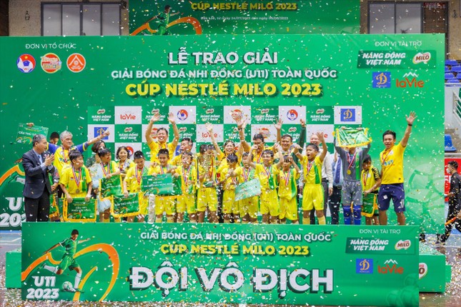 Nestlé MILO trao tặng 16 suất học bổng 'Có chí thì nên' ảnh 1