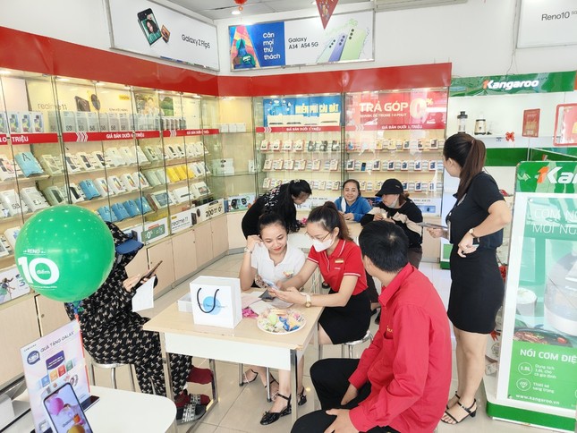 Viettel Store trả 'bay' gần 1000 đơn hàng OPPO Reno10 trong ngày đầu mở bán ảnh 2