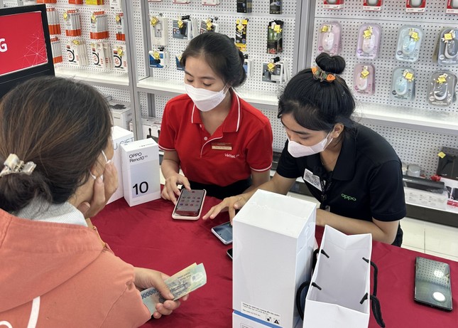 Viettel Store trả 'bay' gần 1000 đơn hàng OPPO Reno10 trong ngày đầu mở bán ảnh 3