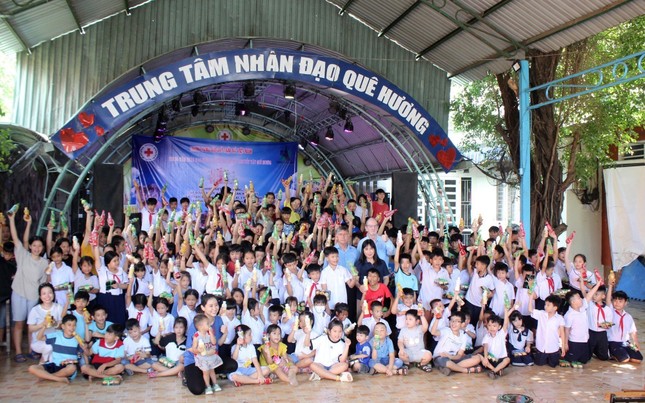 Bảo trợ thêm 11 mái ấm tình thương: Tân Hiệp Phát lan tỏa thông điệp yêu thương và chia sẻ ảnh 4