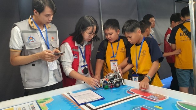 Vinamilk ươm mầm tài trí Việt cùng sân chơi Robotacon WRO 2023 ảnh 2