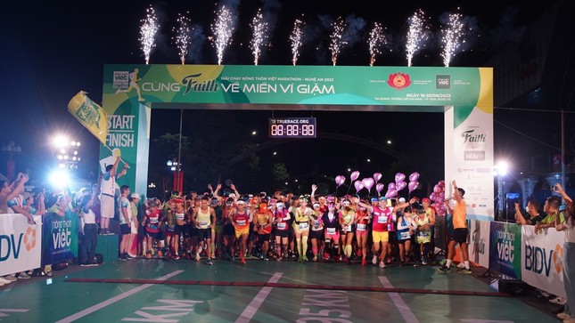 4.000 vận động viên 'Cùng Faith về miền Ví giặm' ảnh 1