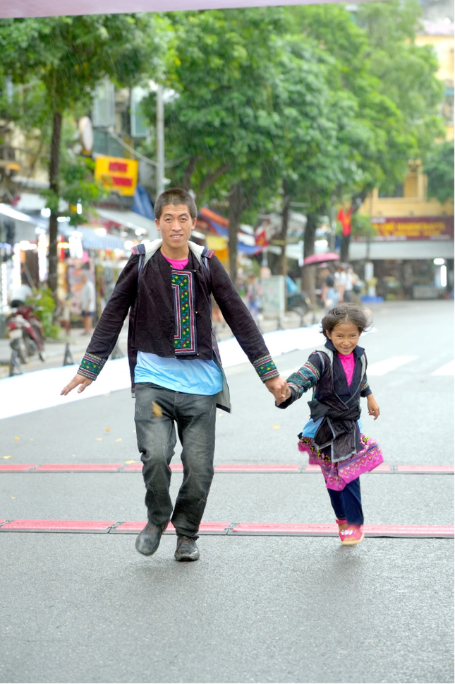 Những khoảnh khắc ấn tượng tại giải chạy MB Ageas Life Happy Ekiden 2023 ảnh 1