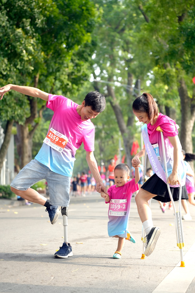 Những khoảnh khắc ấn tượng tại giải chạy MB Ageas Life Happy Ekiden 2023 ảnh 2