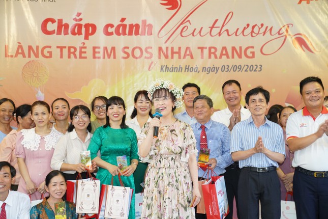 Chủ tịch Vietjet thăm làng SOS dịp 2/9 ảnh 2
