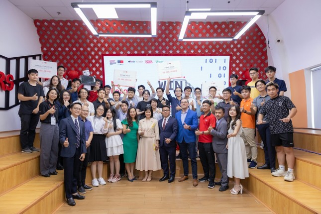 Chung kết Swin Hackathon 2023 gây ấn tượng với nhiều giải pháp công nghệ đột phá ảnh 3