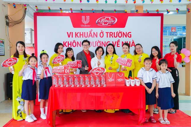 Lifebuoy đồng hành cùng hàng nghìn trẻ em mùa tựu trường để 'Vi khuẩn ở trường không đường về nhà' ảnh 1