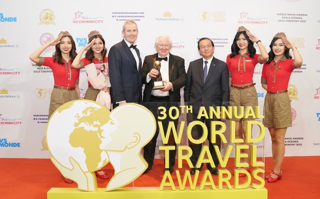 Vietjet nhận giải thưởng danh tiếng toàn cầu World Travel Awards về dịch vụ khách hàng ảnh 2