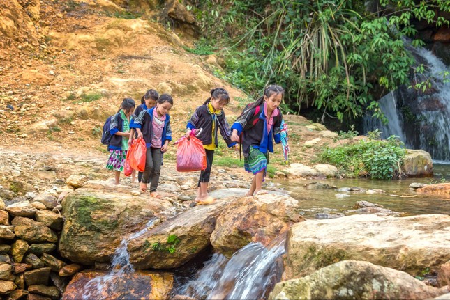 Cùng em thắp sáng tương lai ở xã nghèo Ngam La, Yên Minh ảnh 4