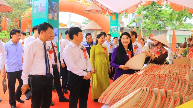 Khánh thành Thiết chế văn hóa – Thể thao Làng văn hóa kiểu mẫu Man Để ảnh 3