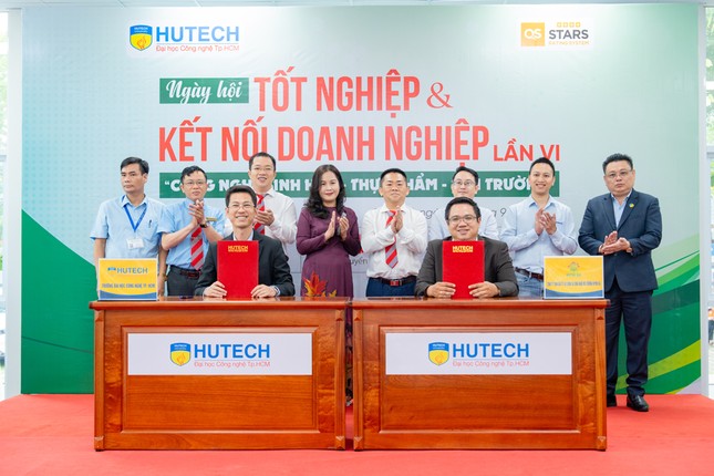 Sinh viên HUTECH 'săn' việc, bảo vệ đồ án tại Ngày hội tốt nghiệp và Kết nối doanh nghiệp ảnh 3