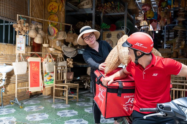 J&T Express hợp tác cùng evoshop hỗ trợ hiệu quả cho các shop trực tuyến ảnh 3