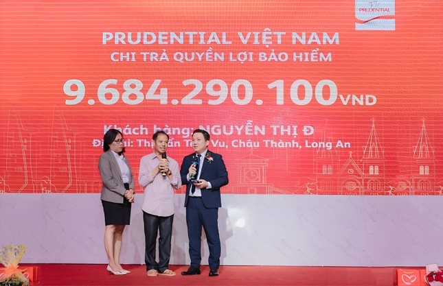 Prudential chi trả gần 9,7 tỷ đồng cho một khách hàng tại Long An ảnh 1