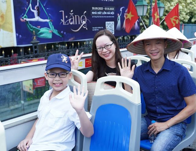 Cùng Scots English khám phá văn hóa - lịch sử Hà Nội trên chuyến xe bus My Vietnam ảnh 2
