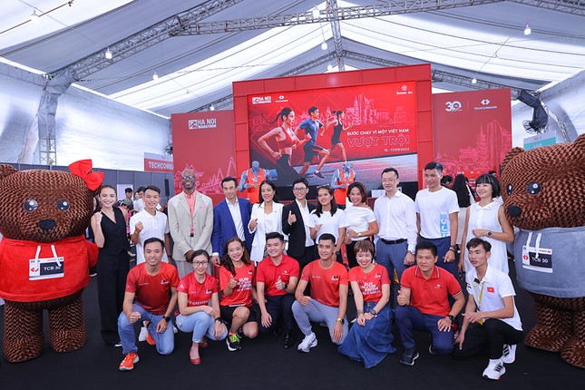 Hà Nội Marathon Techcombank 2023 hút nhiều VĐV chuyên nghiệp ảnh 1