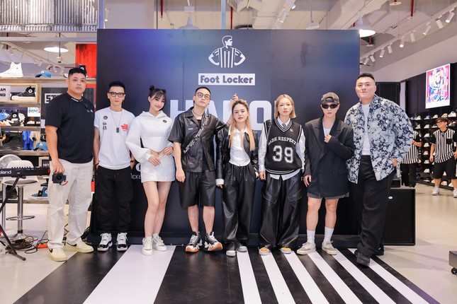 Foot Locker chính thức mở cửa hàng đầu tiên tại Hà Nội ảnh 3