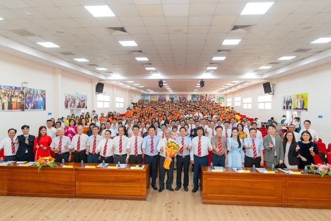 HUTECH trao hàng trăm suất học bổng với tổng trị giá hơn 5 tỷ đồng ảnh 4