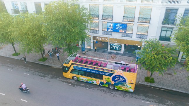 'Hành trình trang sức xuyên Việt' của PNJ lăn bánh tới TP Hồ Chí Minh, tôn vinh vẻ đẹp đời thường ảnh 1