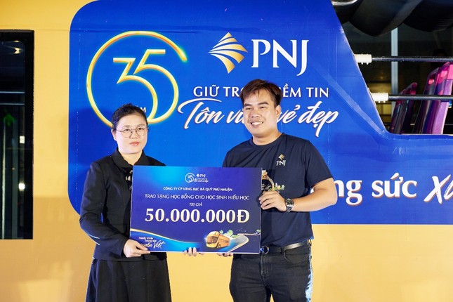 'Hành trình trang sức xuyên Việt' của PNJ lăn bánh tới TP Hồ Chí Minh, tôn vinh vẻ đẹp đời thường ảnh 3