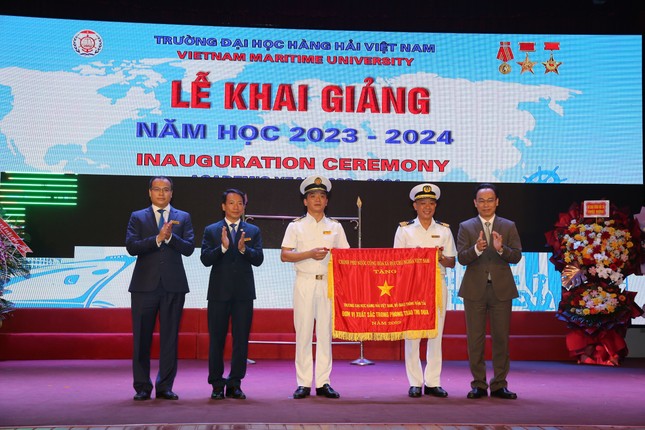 Lời nhắn nhủ của thầy Hiệu trưởng tới hơn 4.000 tân sinh viên nhân dịp khai giảng ảnh 2