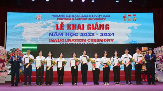 Lời nhắn nhủ của thầy Hiệu trưởng tới hơn 4.000 tân sinh viên nhân dịp khai giảng ảnh 4