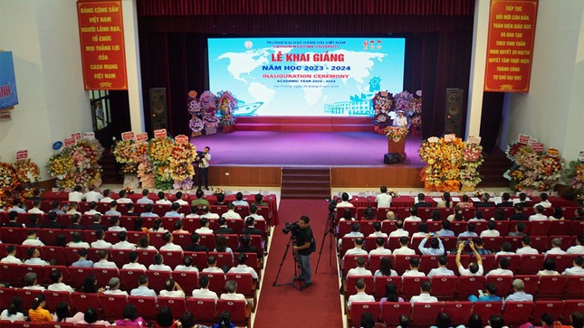 Lời nhắn nhủ của thầy Hiệu trưởng tới hơn 4.000 tân sinh viên nhân dịp khai giảng ảnh 5
