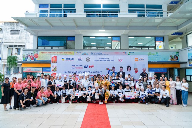 Sinh viên HUTECH thi tài nấu ăn và giao lưu cùng Vua đầu bếp Mỹ Christine Hà ảnh 3