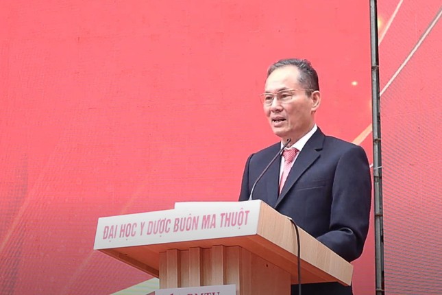 Trường ĐH Y Dược Buôn Ma Thuột trao bằng cho 277 tân dược sĩ, bác sĩ ảnh 1