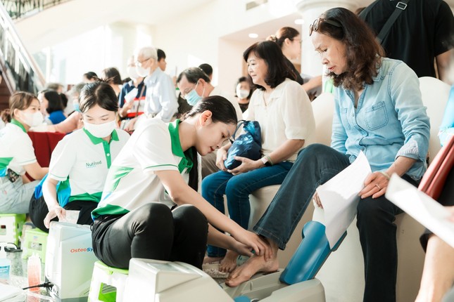 Värna tổ chức tư vấn sức khỏe và dinh dưỡng cho 1.000 người cao tuổi ảnh 2