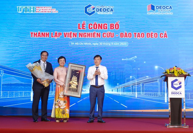 Nhà trường- doanh nghiệp bắt tay thành lập Viện nghiên cứu đào tạo sinh viên ảnh 1
