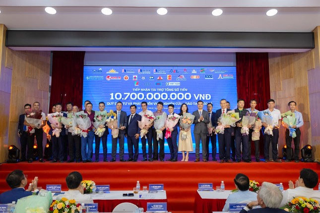 Nhà trường- doanh nghiệp bắt tay thành lập Viện nghiên cứu đào tạo sinh viên ảnh 2