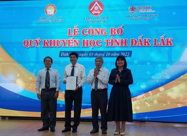 Quỹ khuyến học tiếp sức học trò nghèo thực hiện ước mơ ảnh 1